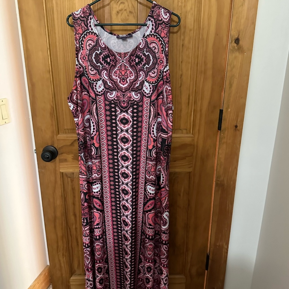 Elegant Pink Paisley Maxi Dress